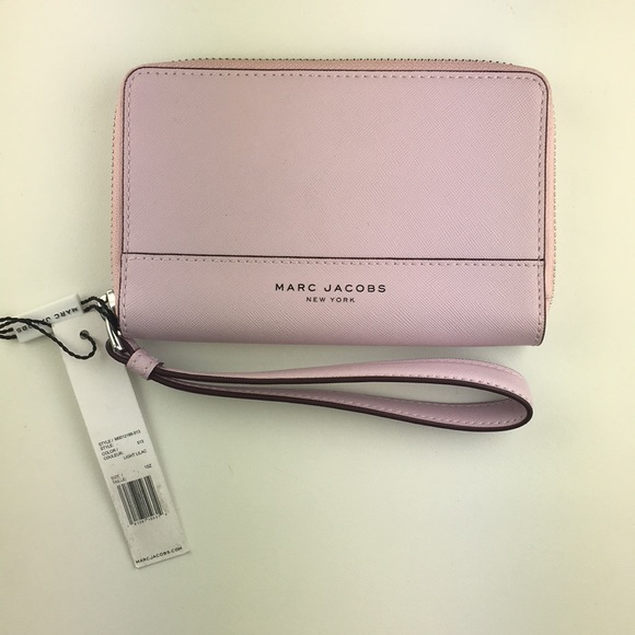 Marc Jacobs Handbags - NWT Marc Jacobs leather phone wristlet light lilac